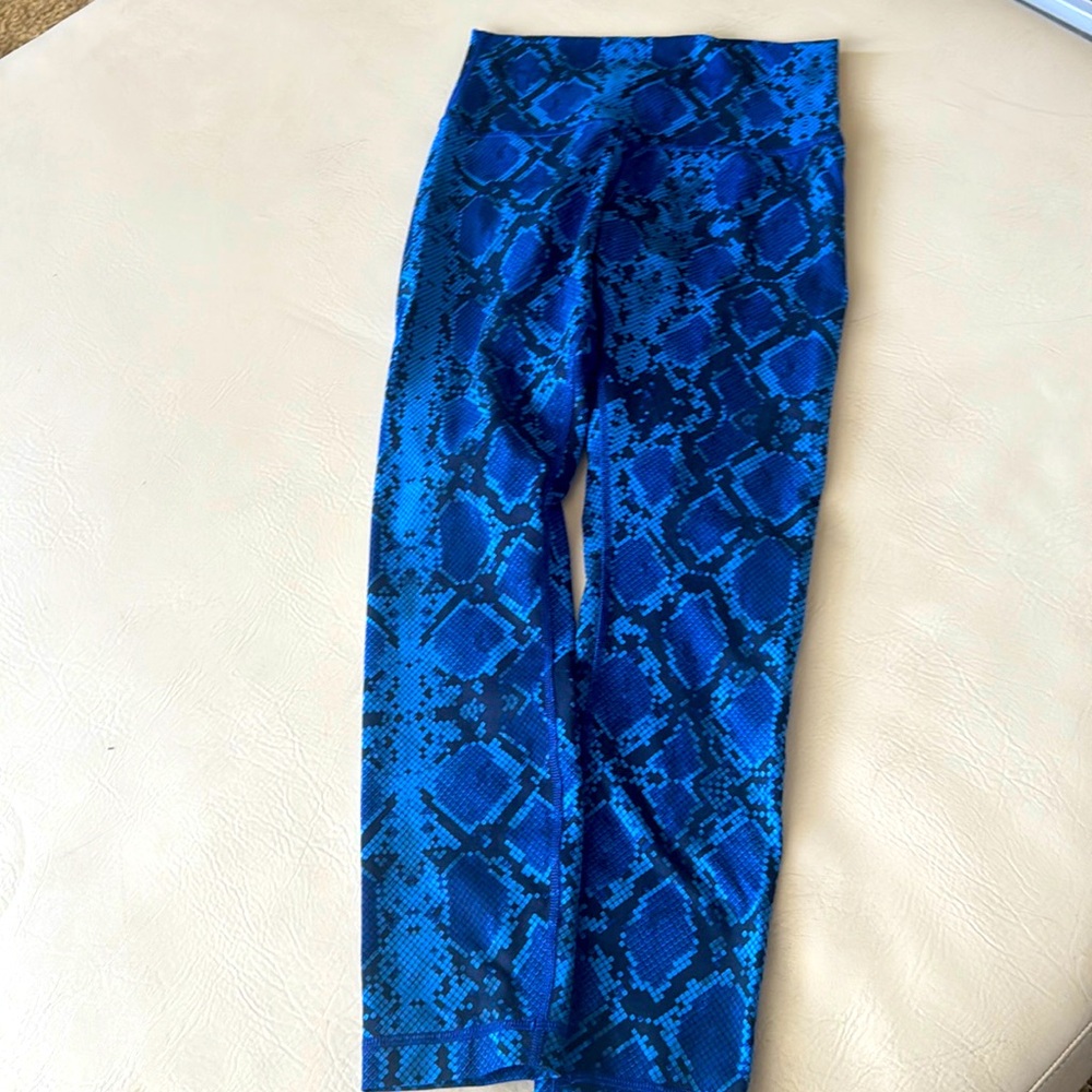 Lululemon size 6 leggings